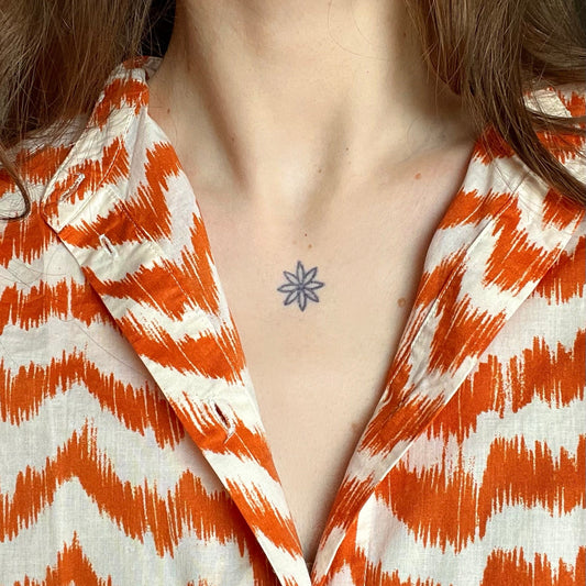 Fleur Minimaliste - Tatouage Éphémère